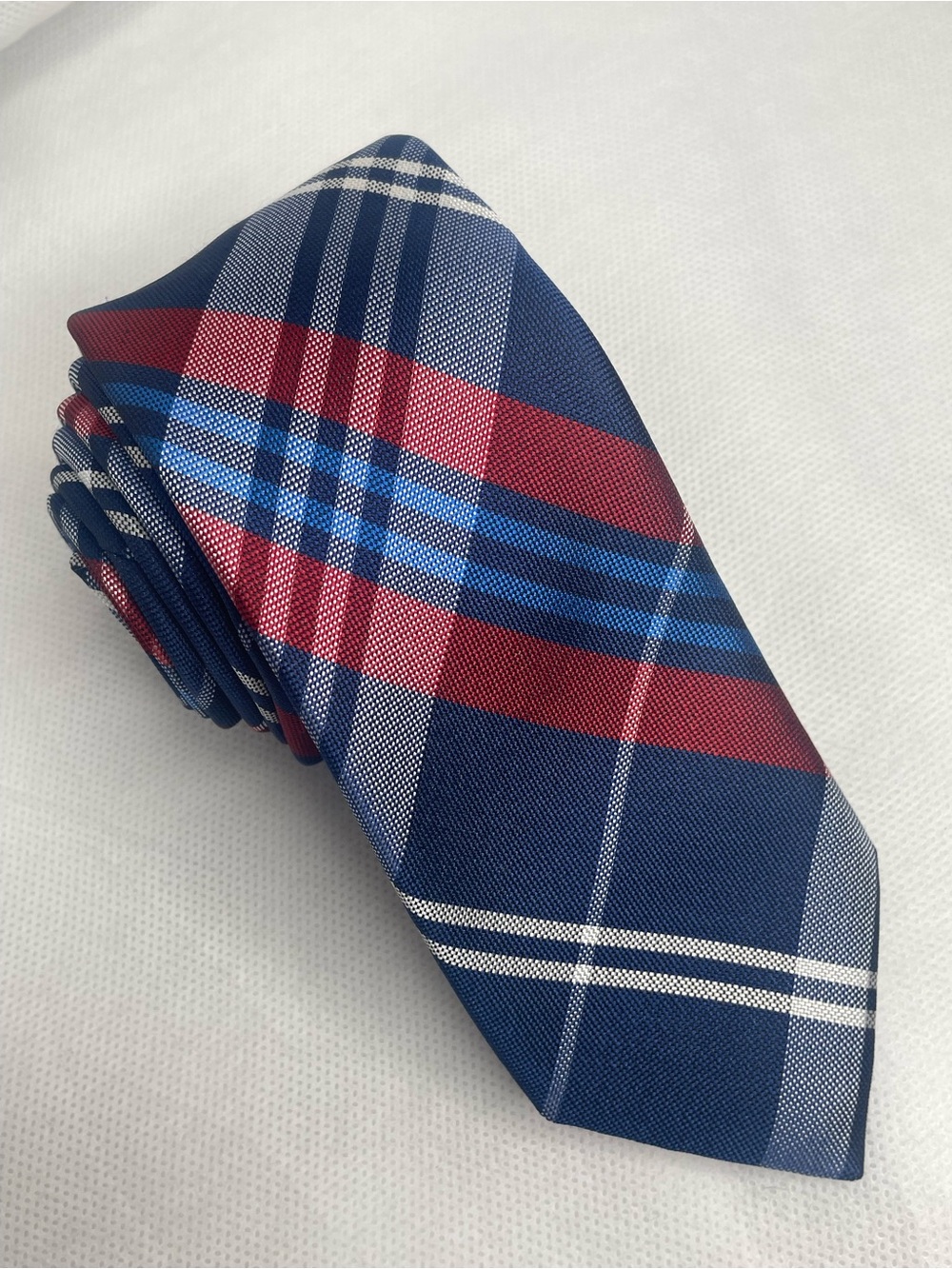 Wembley Rascal Plaid Slim Short Necktie Red White Blue Polyester Knit 48” Tie
